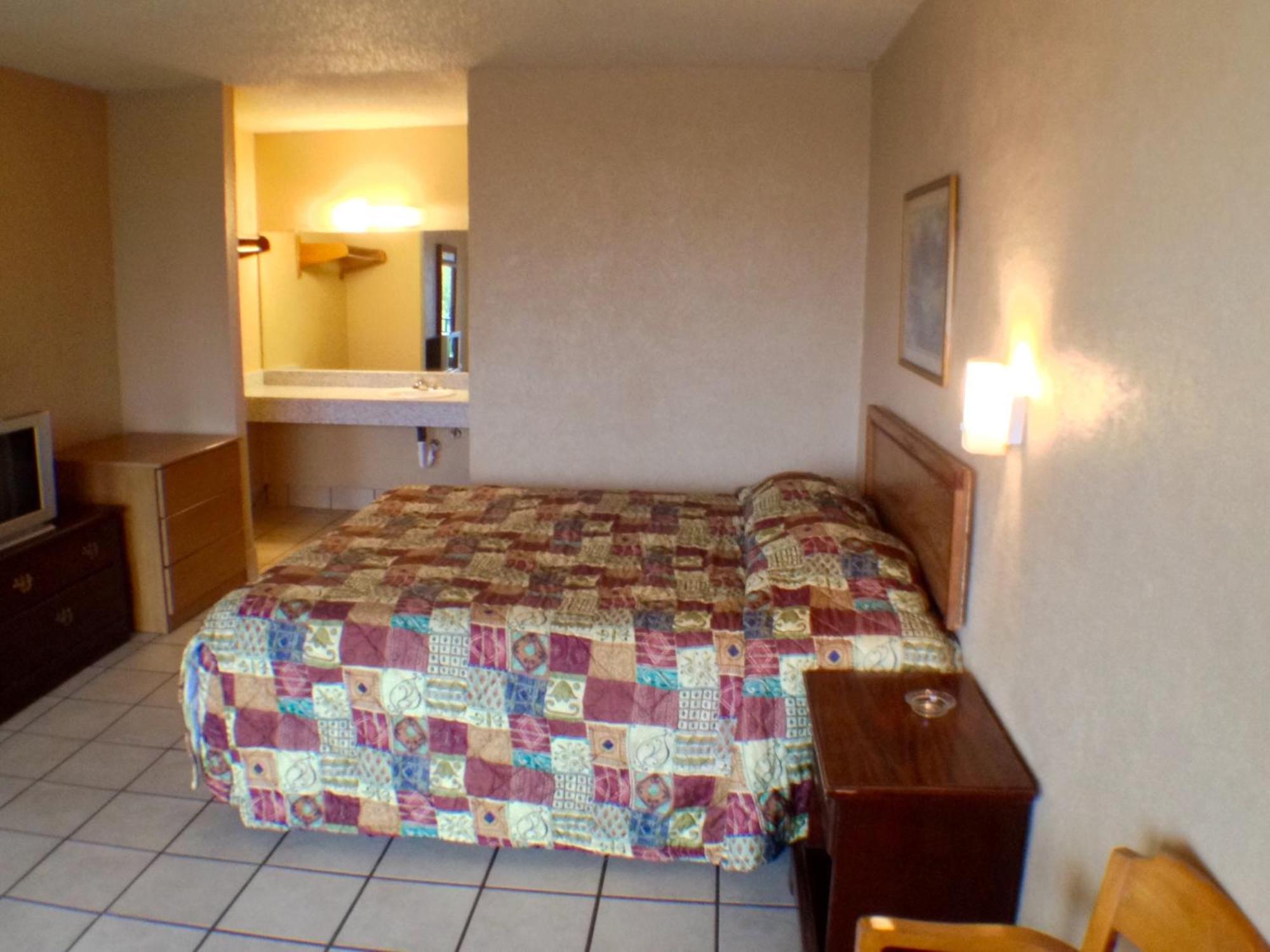 Budget Motel *