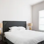 Wanderjaunt - Hip East Austin Apartments