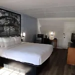 Super 8 By Wyndham Austin South I-35