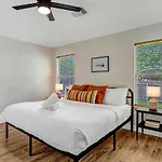 Cozy Home Away From Home, Quiet Office, King Bed