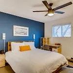 Modern Designer Condo Close To Downtown Austin!