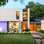 Eastside Mansion & Pool Rainey St - 7 Min Drive