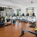 Luxury 1Bedroom Apt With Pool
