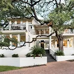 Contemporary Lake Austin Estate Near Downtown