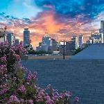 2Br Designer Condo On Trendy East 11Th St, Downtown Austin