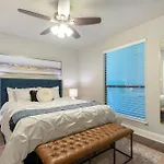 The Flamingo 102 L Pool I 65 Smart Tv I Sleeps 5