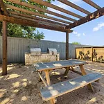 Mins 2 Dwntown - Private Stay - Nestled Austin Pad