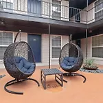 Stunning Area, King Suite, Balcony, Free Parking, 2 Mins To Ut