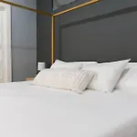 Cute Studio With King Bed - Prime Location