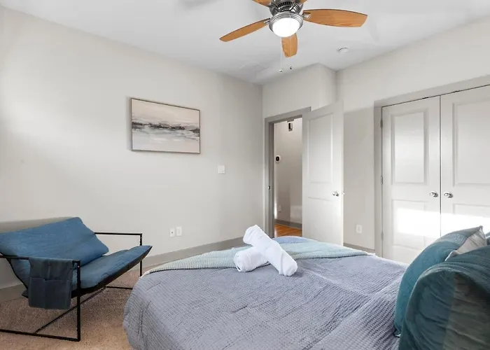 Chic & Homey 3-Br Close To Downtown Heart Of 704
