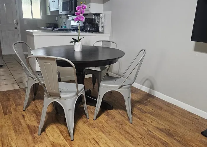 Serene 2Br Hideaway Near Downtown & Airport