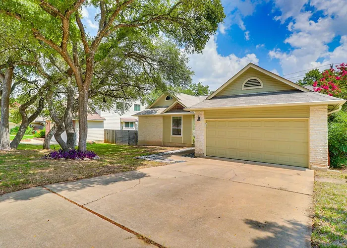 Lovely Austin Home With Deck And Greenbelt Access!