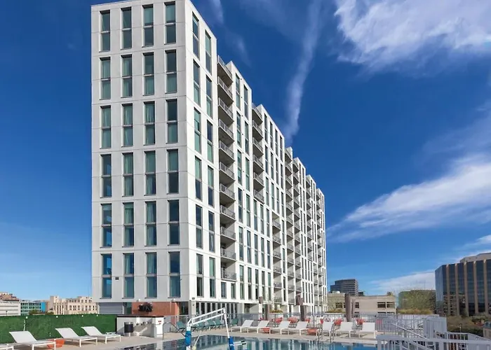 Explore Austin In 1Bd Condo With Resort Amenities