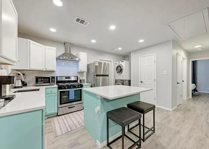Cozy Modernized Home - Minutes To Downtown-Aus