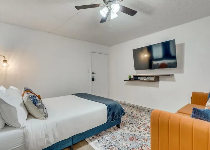 Beautiful Austin Studio Sleeps 4 10Min To Downtown