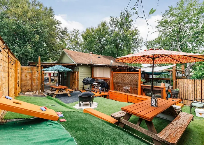 Charming Home With Patios Fireplace And Bbq Area
