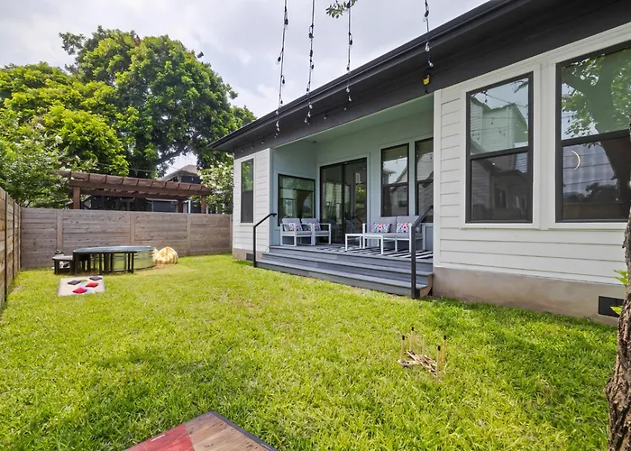 Rainey St Retreat - Cowboy Pool & Urban Chic