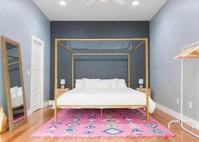 Cute Studio With King Bed - Prime Location