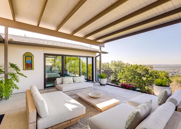 Luxe Mid-Century Austin Home With Canyon Views