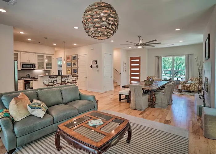 Spacious Getaway With Patio, 3 Blocks To Lake Austin