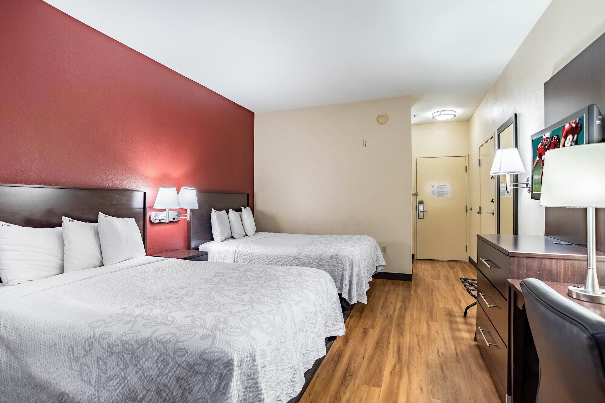 Hotel Red Roof Plus+ South Austin
