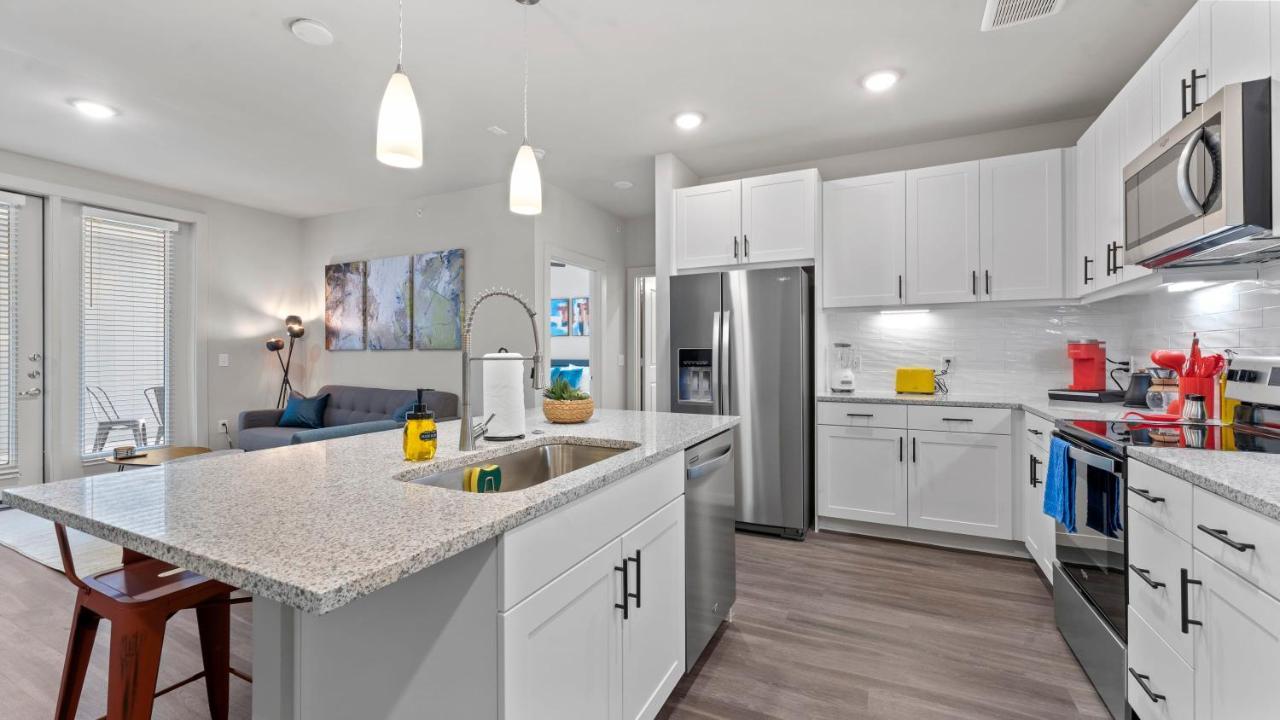 Luxury Central Apts - Free Parking, Gym, Fast Wifi Apartment Austin
