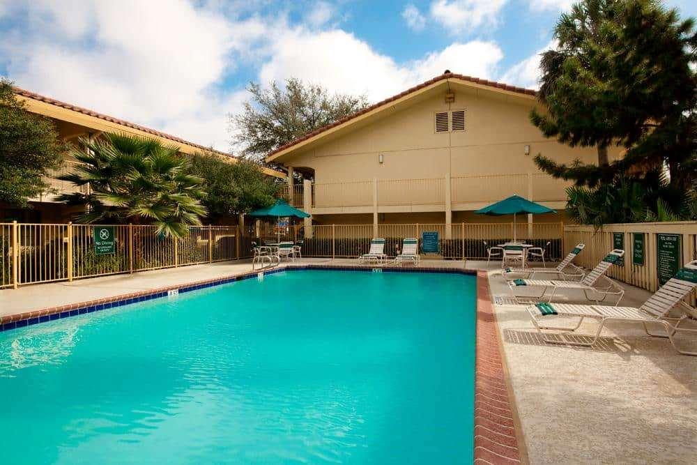 Super 8 By Wyndham South I-35 Hotel 3*