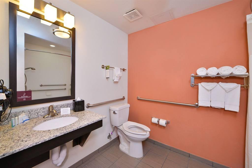 Hotel Sleep & North - I-35 Austin