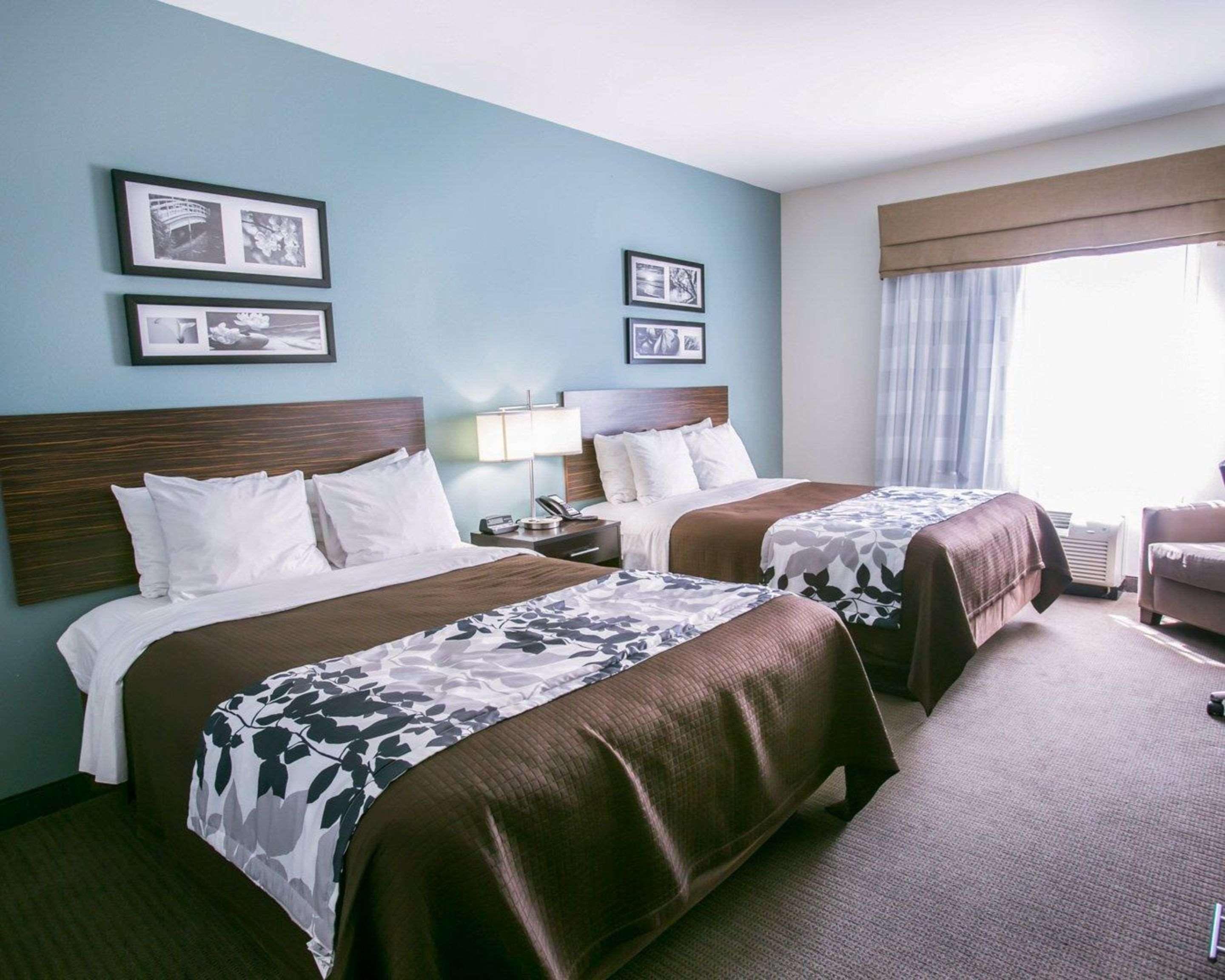 Sleep & North - I-35 Hotel