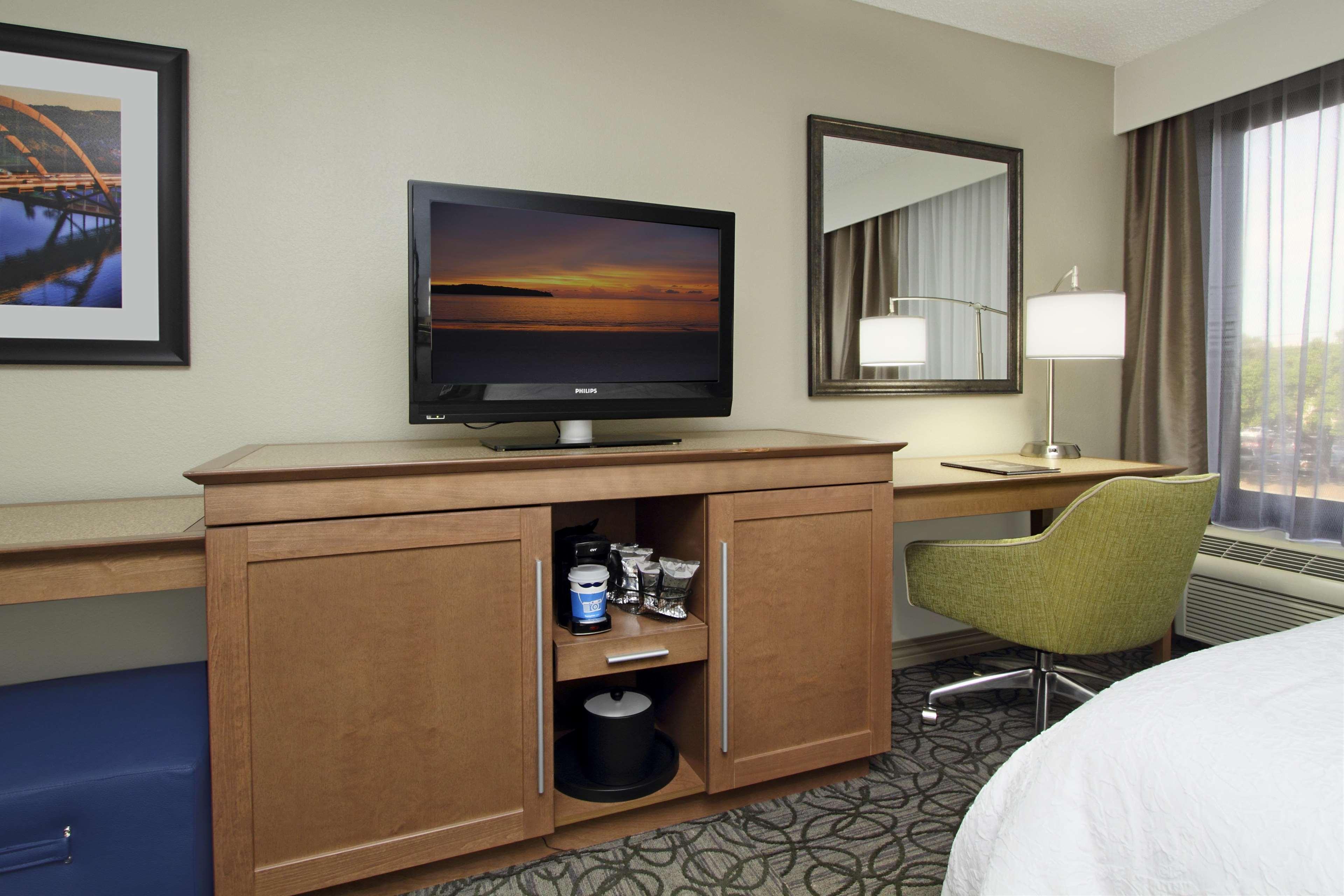 Hampton By Hilton South - I-35 & Ben White Hotel 3*