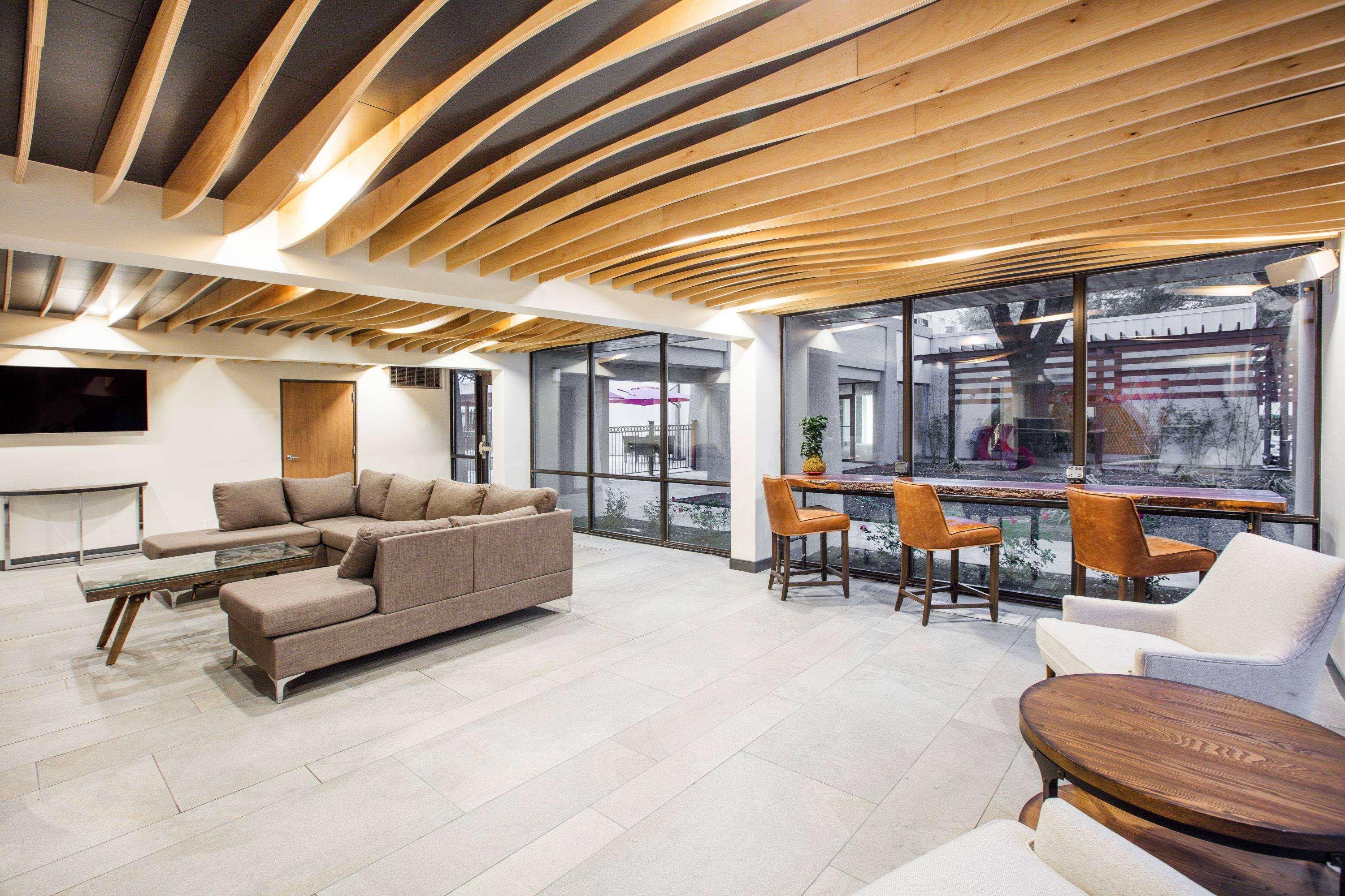 Ramada By Wyndham South Hotel 4*