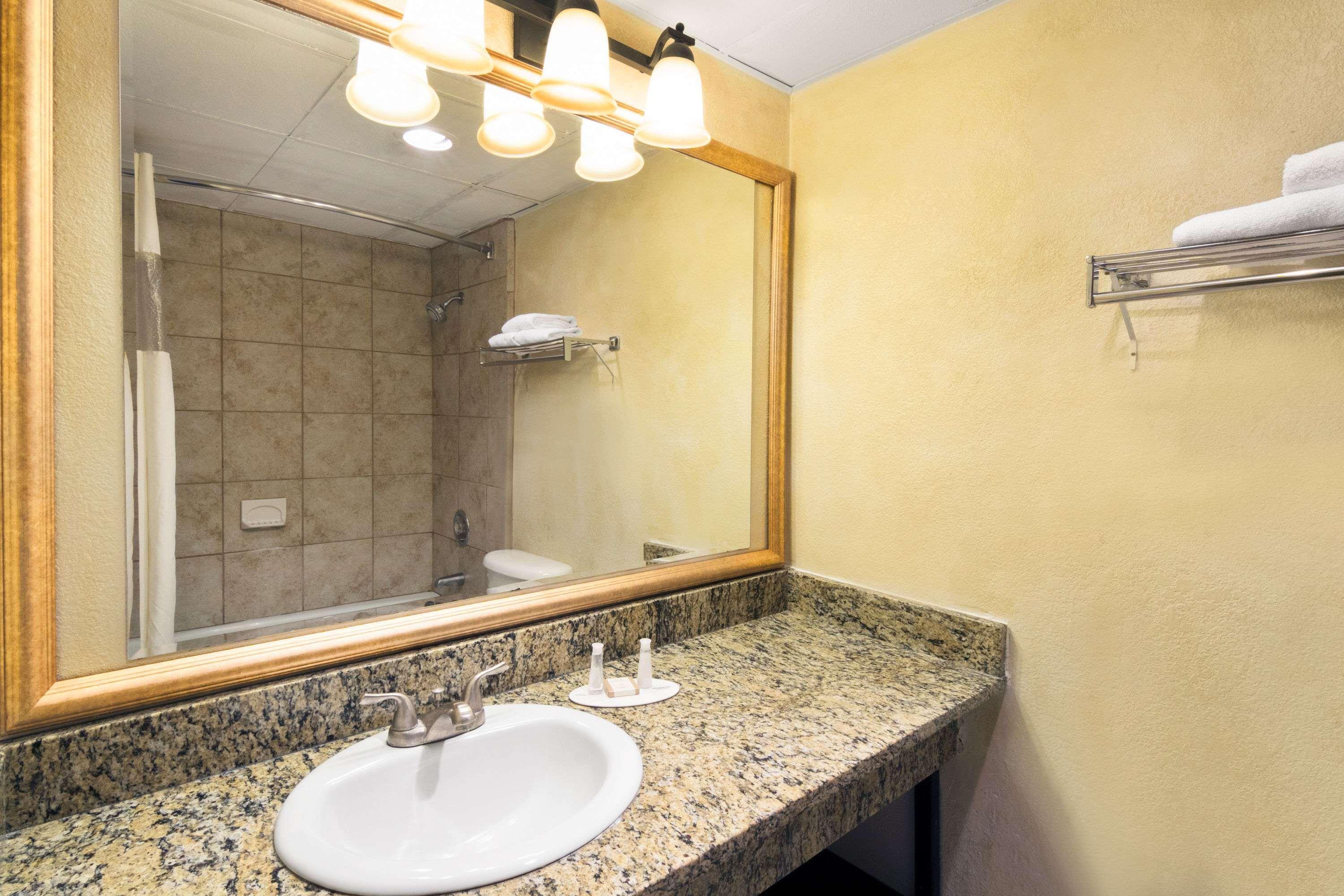 Ramada By Wyndham South Hotel 4*