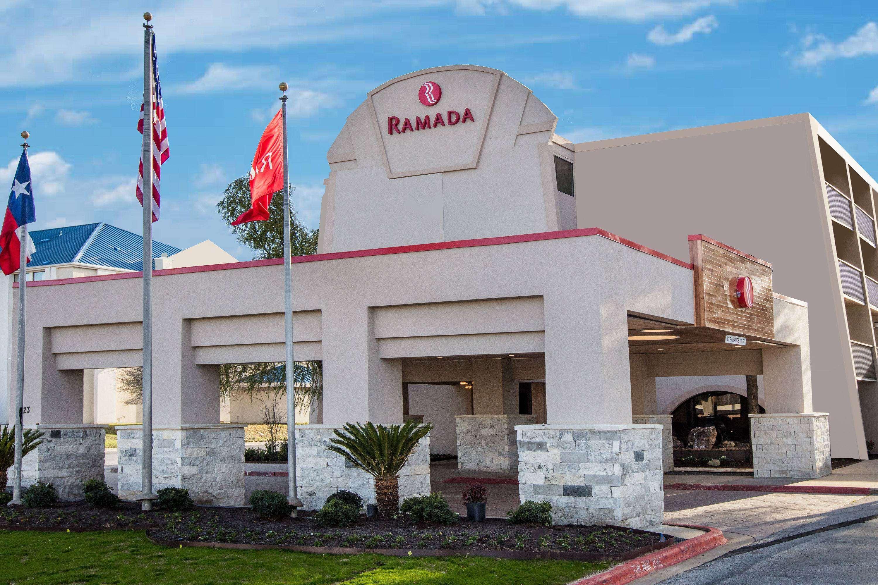 Hotel Ramada By Wyndham South