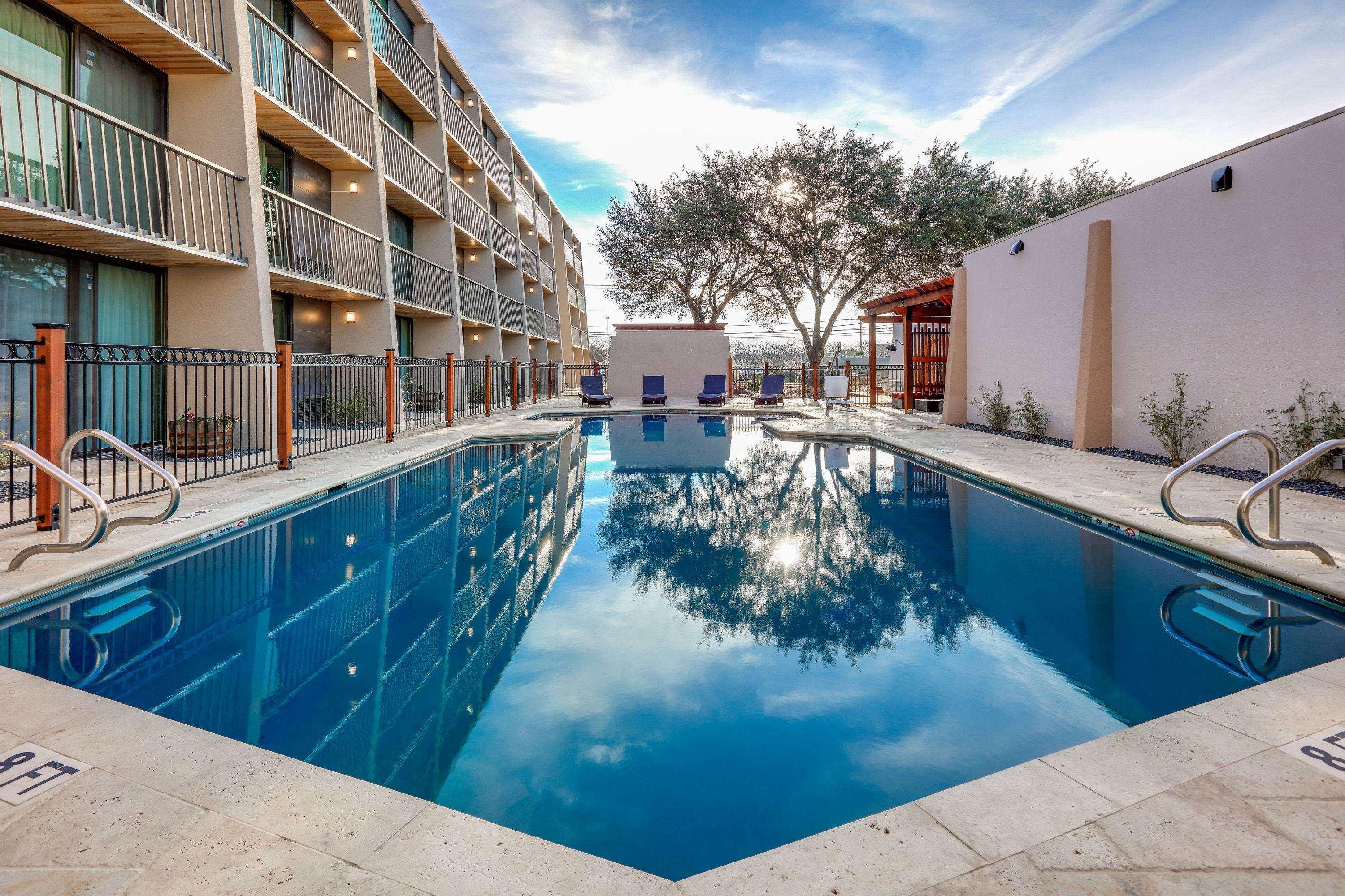 Hotel Ramada By Wyndham South 4*