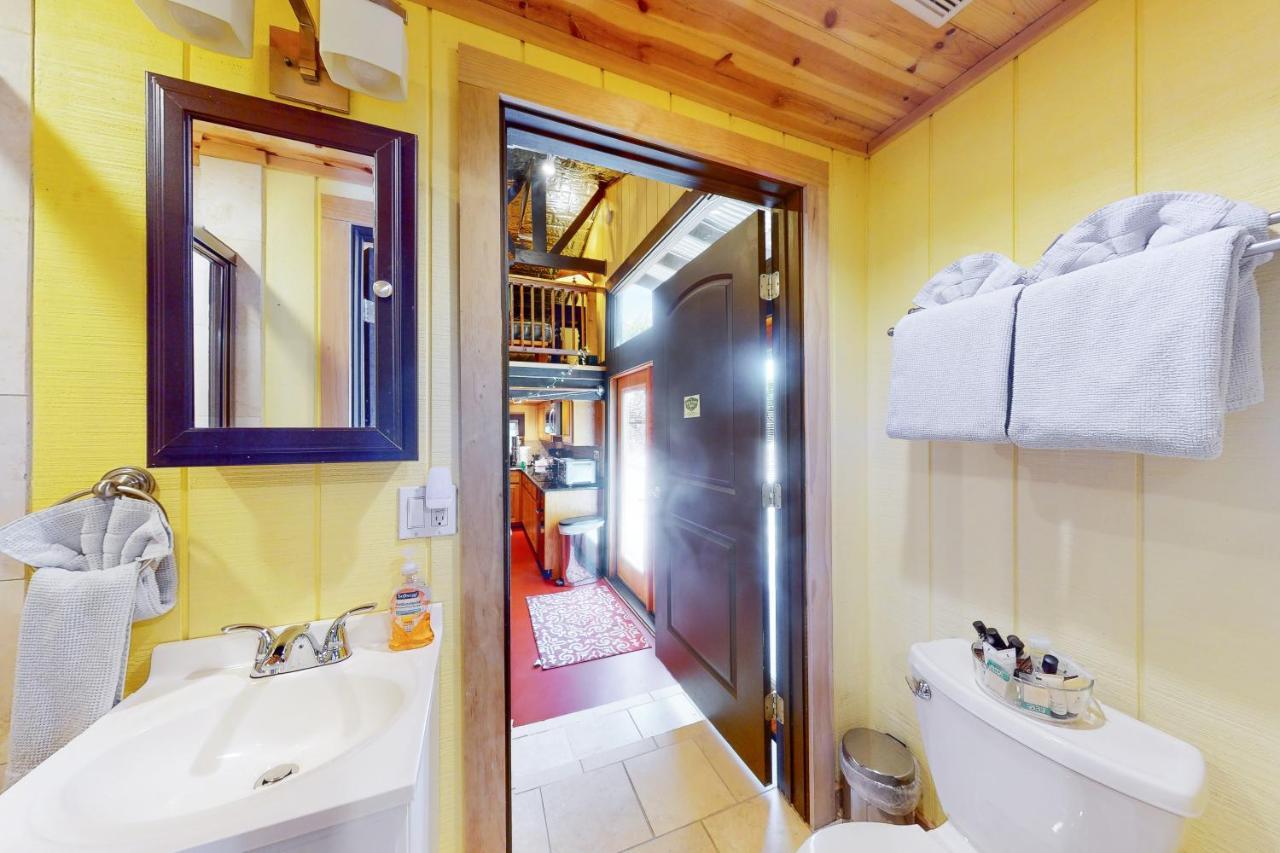 Cabin-style Book House & Writing Barn Holiday home Austin