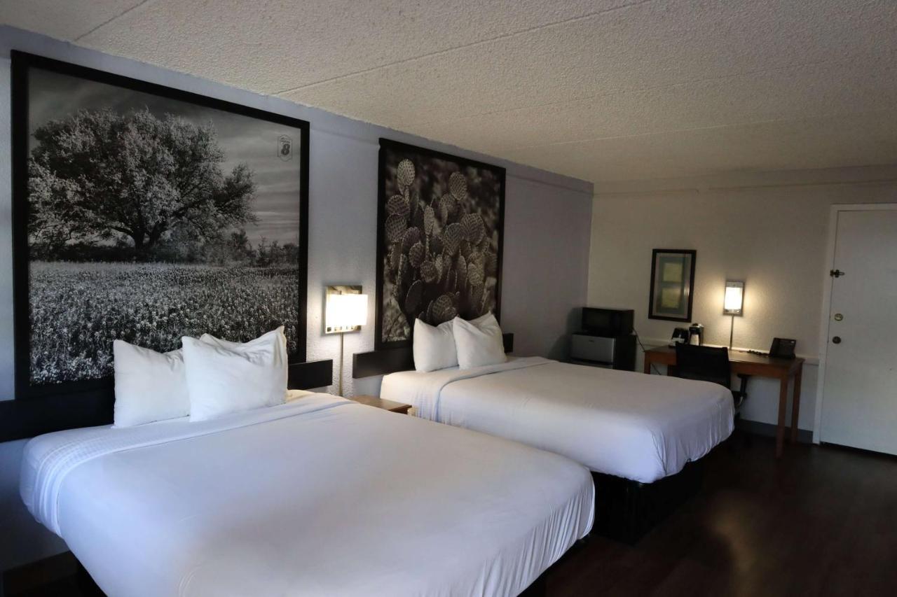 Super 8 By Wyndham South I-35 Hotel Austin