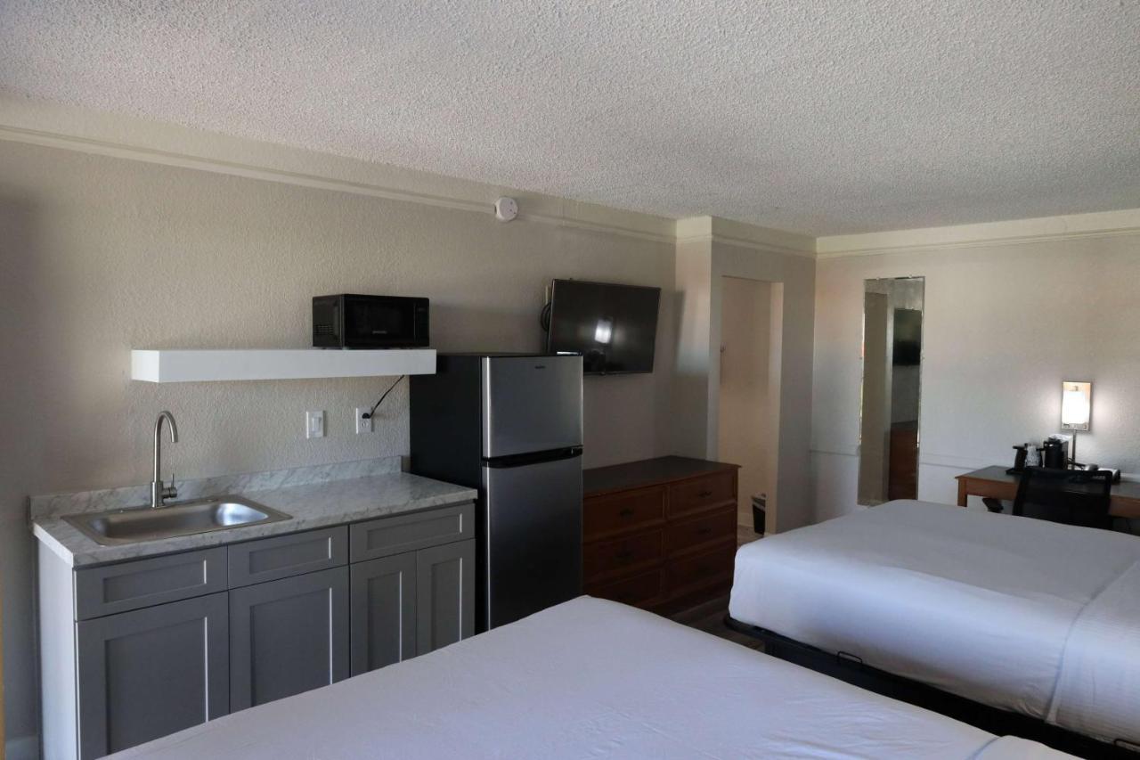 Hotel Super 8 By Wyndham South I-35 3*