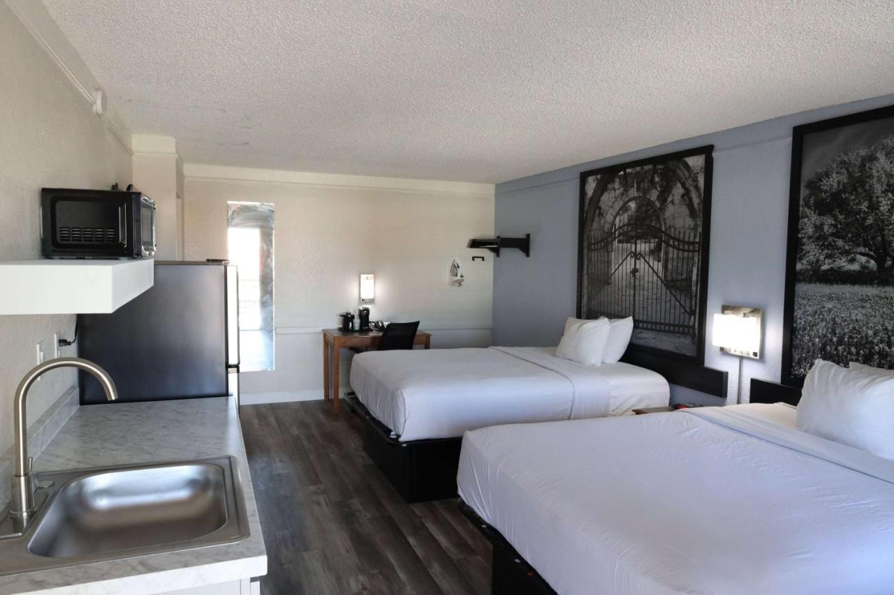Super 8 By Wyndham South I-35 Hotel Austin