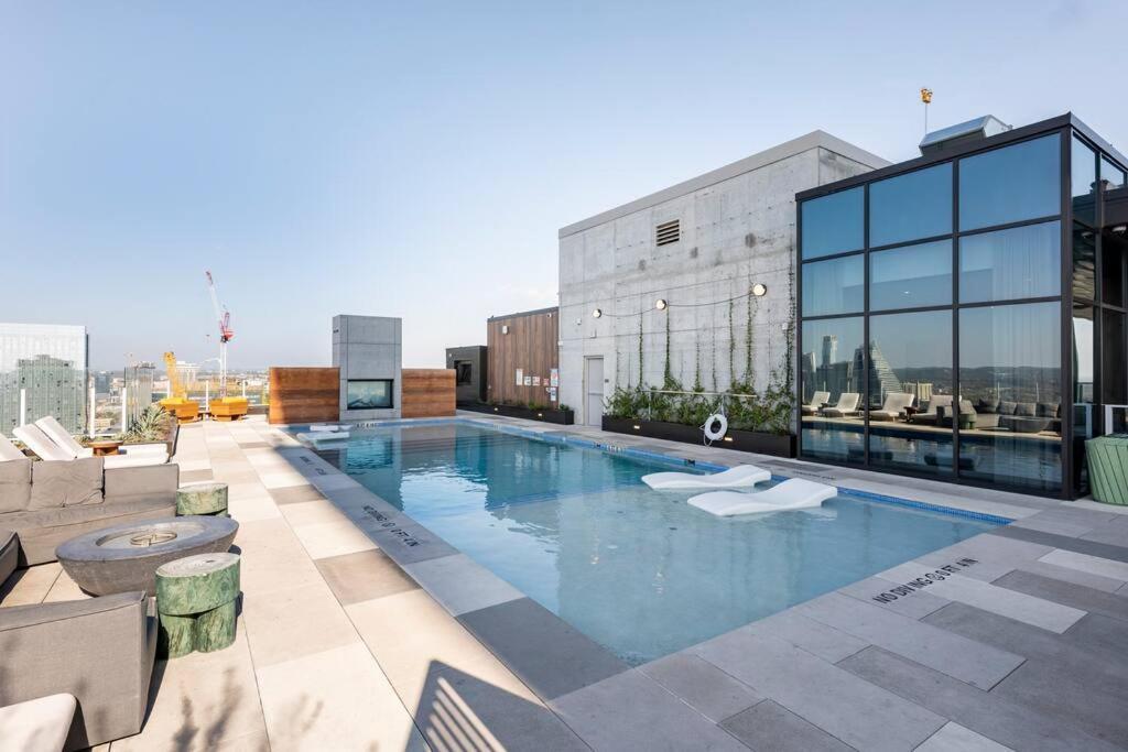 Central Modern W/ Amazing Luxury Amenities *