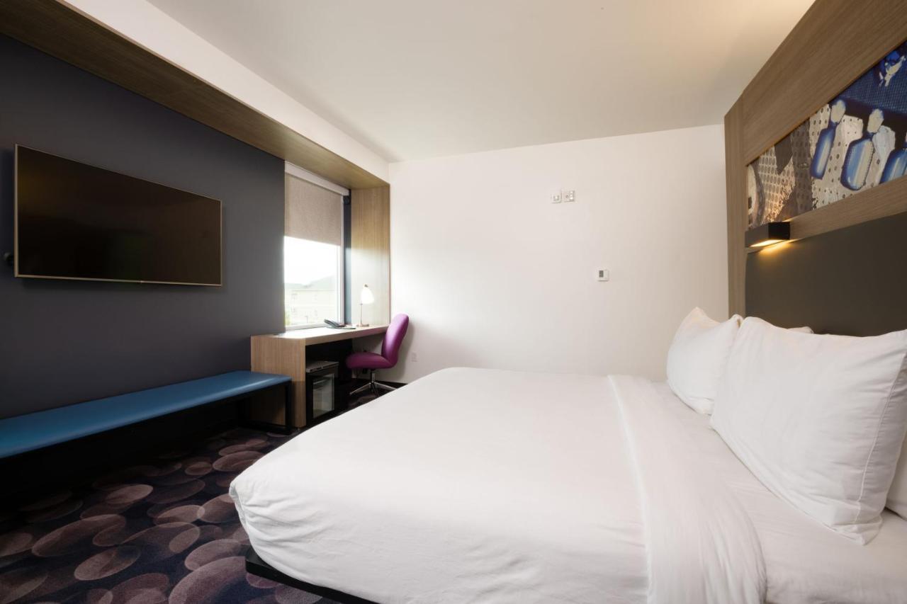 Aloft Airport Hotel