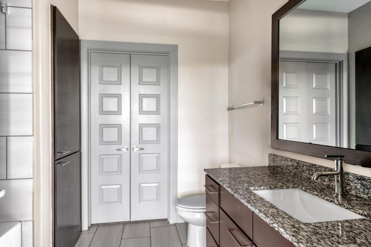 Riverside 2br W Pool Gym Wd Nr Airport Atx-79