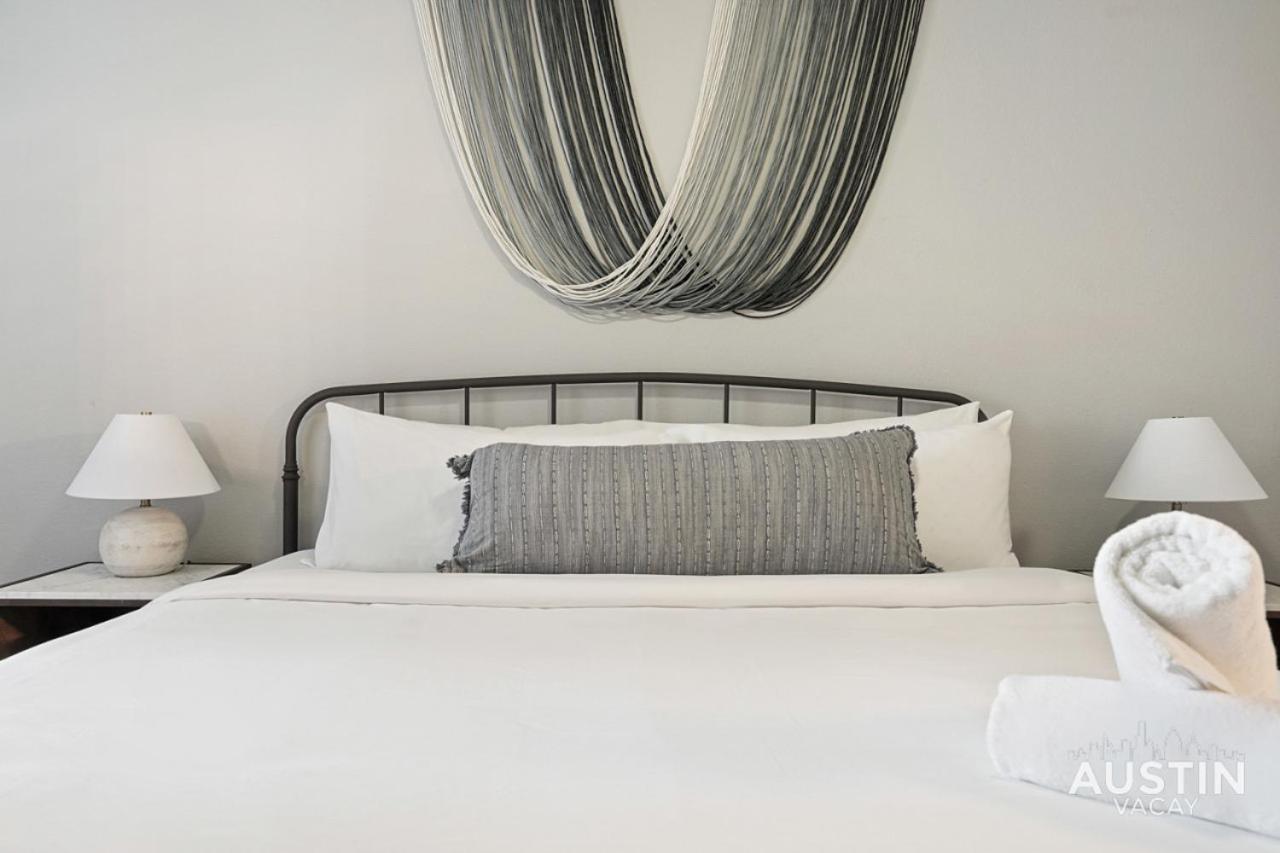 West Campus Pool And King Bedrooms Austin