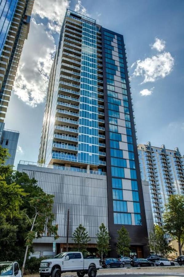 2 Bedroom Lux Panoramic View - Rainey Austin