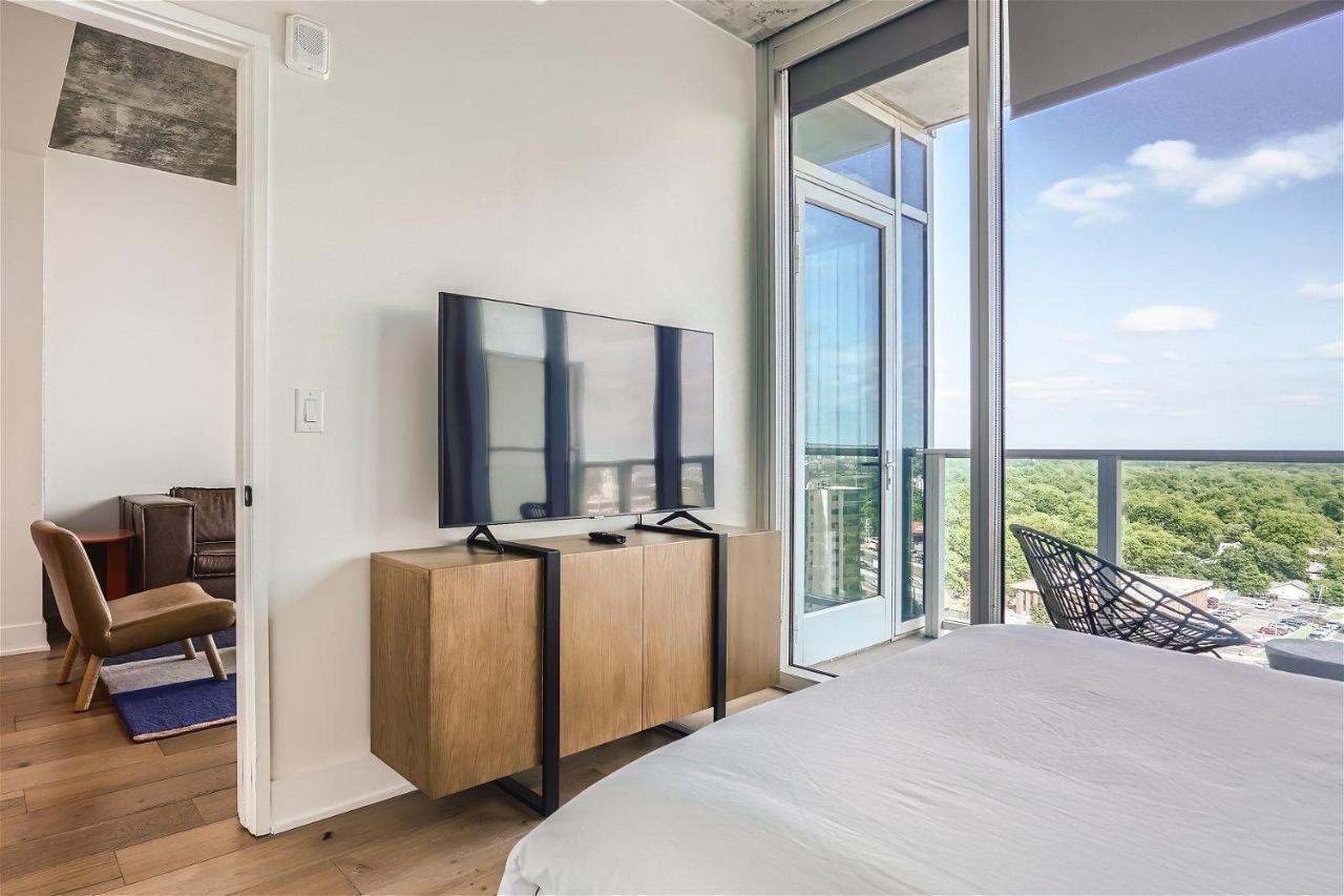 Modern Spacious Downtown - Pool - Kitchen Holiday home *