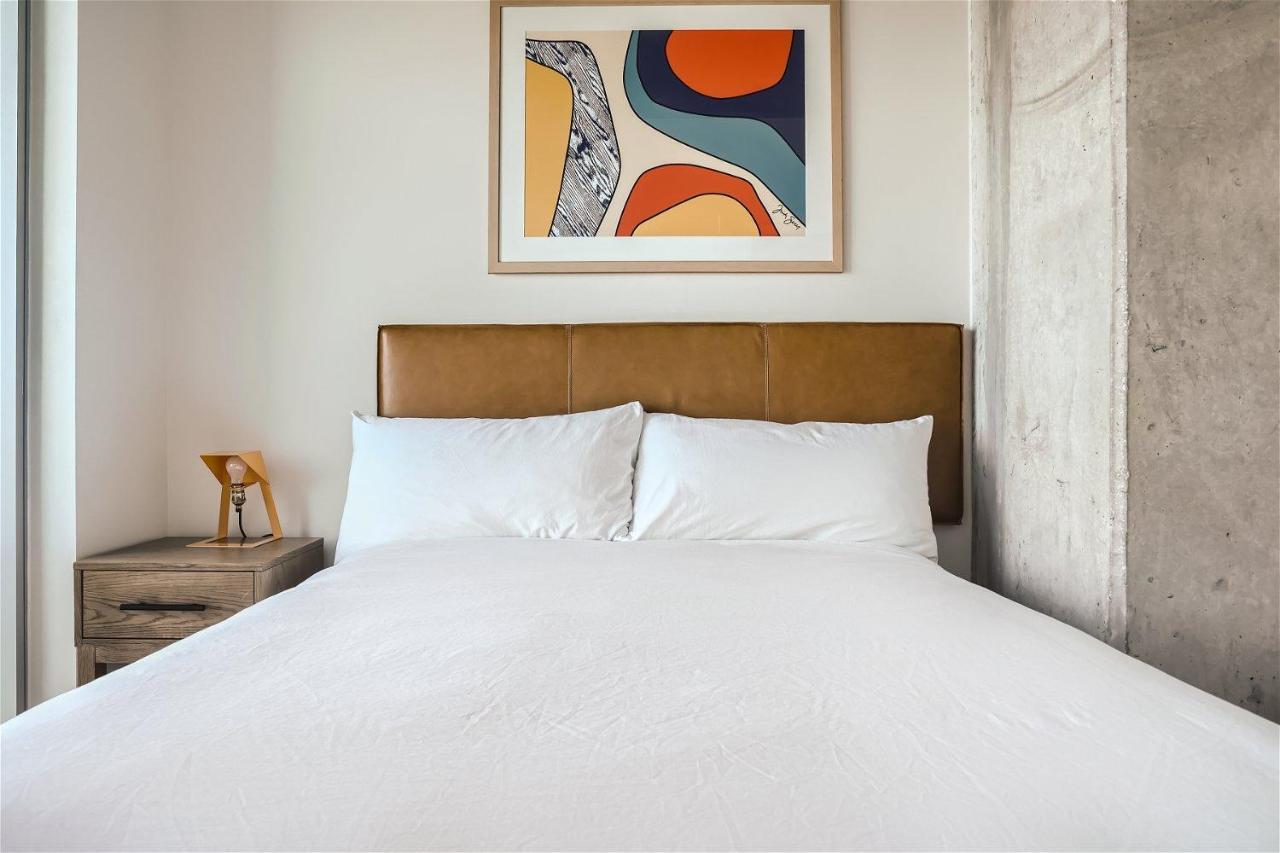 Modern Spacious Downtown - Pool - Kitchen Holiday home Austin