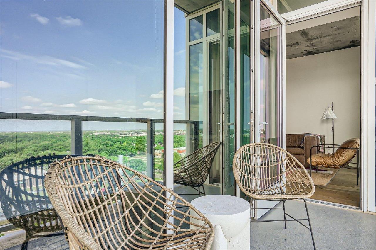 Modern Spacious Downtown - Pool - Kitchen Holiday home Austin