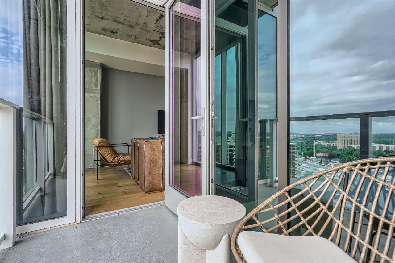 Modern Spacious Downtown - Pool - Kitchen Holiday home