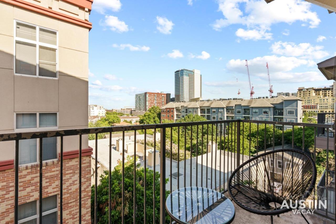 West Campus Oasis 2 Apts Accommodating 14 Guests * Austin