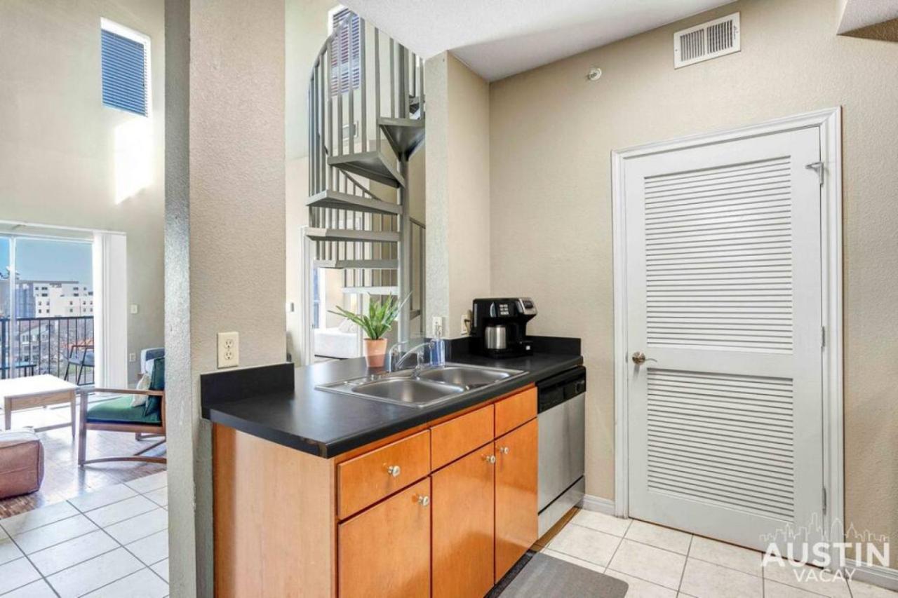 Apartment West Campus Oasis 2 Apts Accommodating 14 Guests