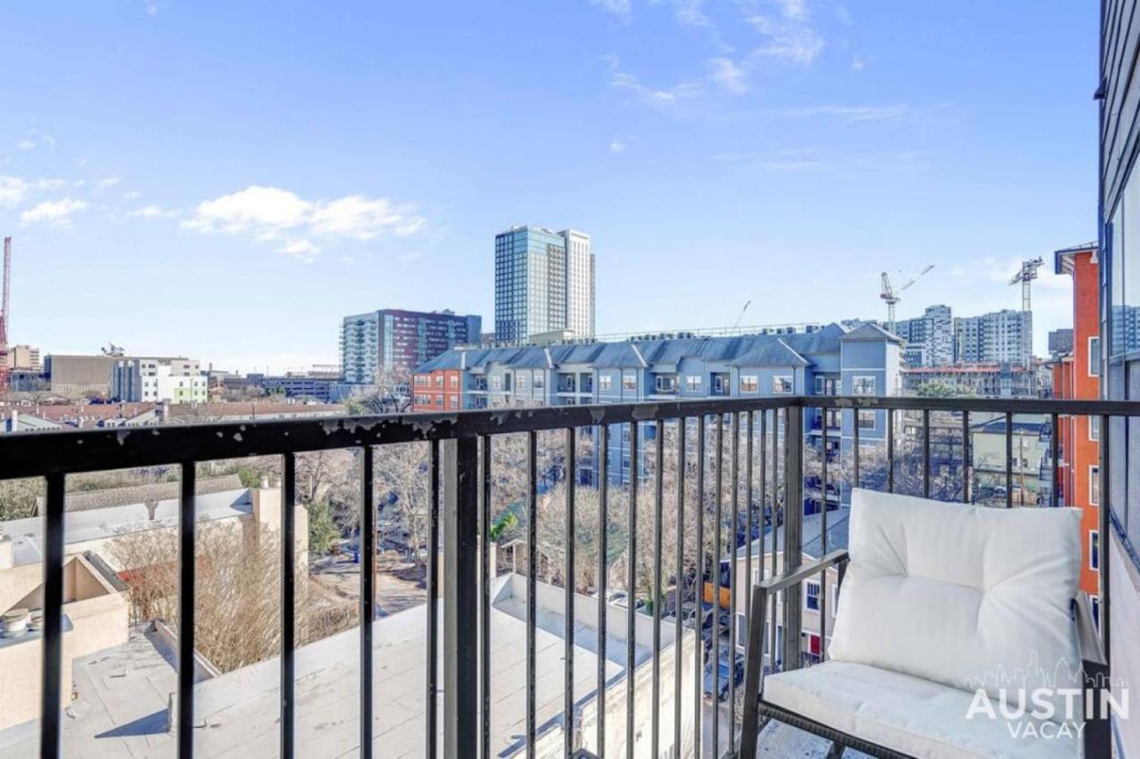 West Campus Oasis 2 Apts Accommodating 14 Guests Apartment Austin